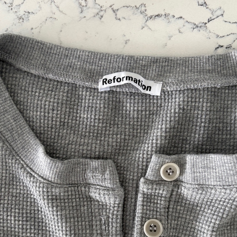 Reformation Light Gray Waffle-Knit Crop shirt